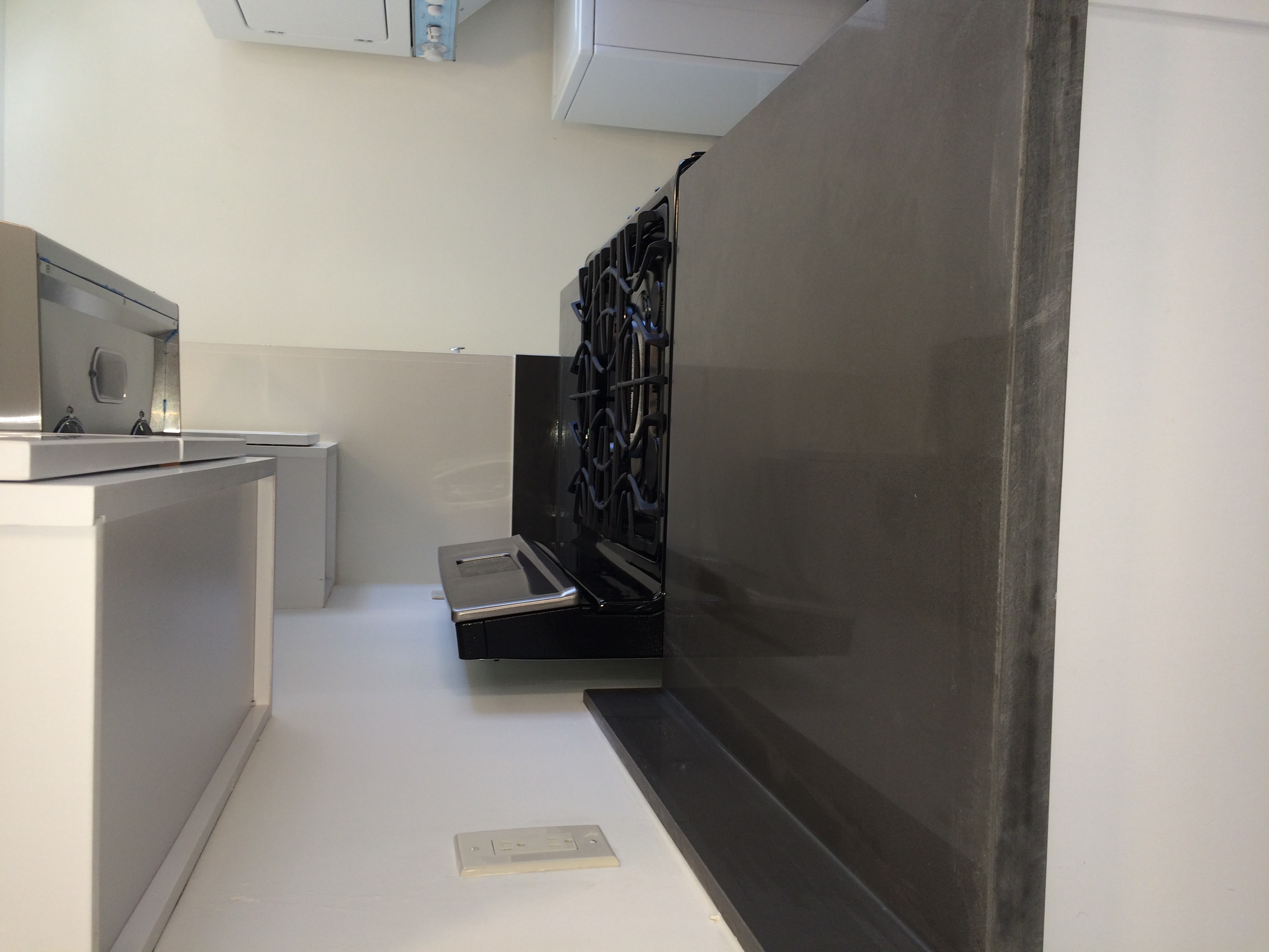 Clean kitchen countertops and cabinets after deep cleaning in Menlo Park home