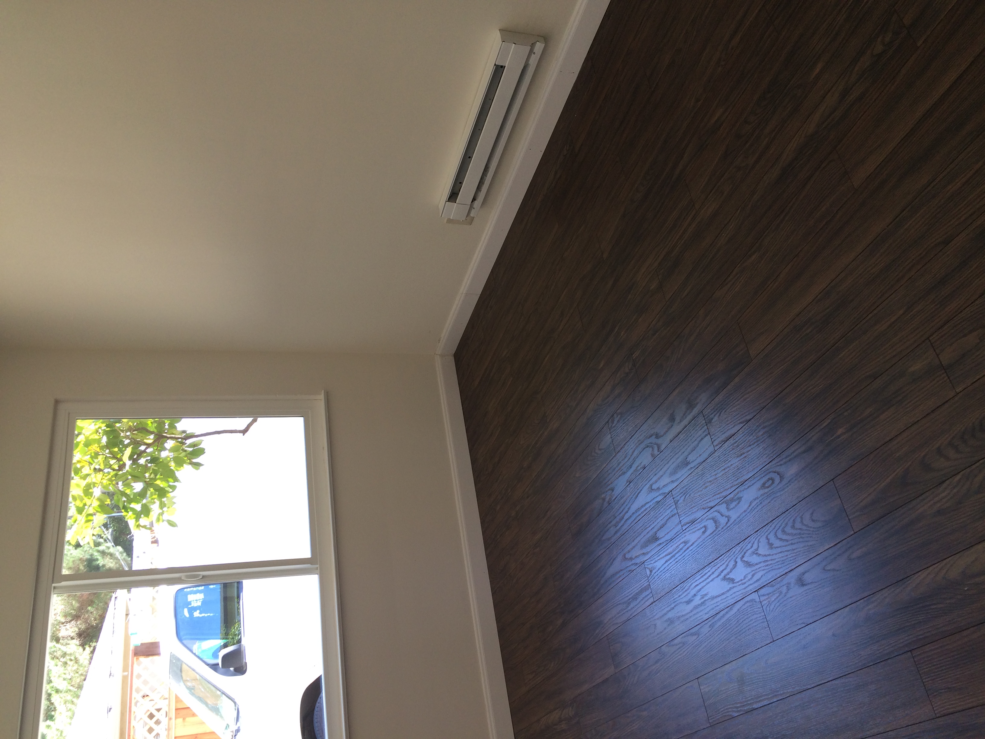 Spotless master bathroom with polished fixtures in Palo Alto
