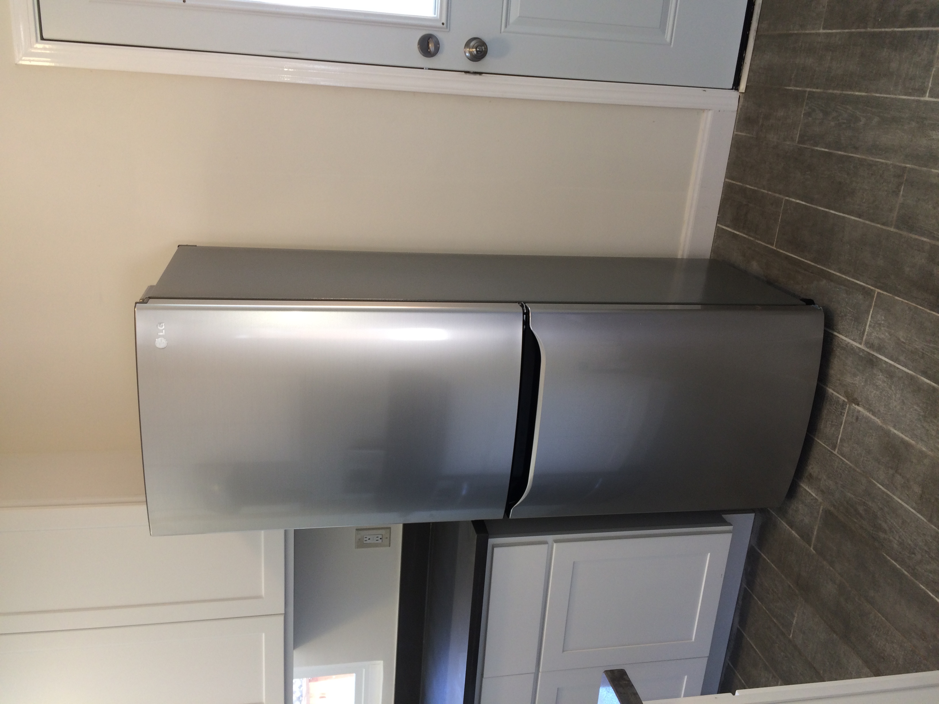 Spotless master bathroom with polished fixtures in Palo Alto