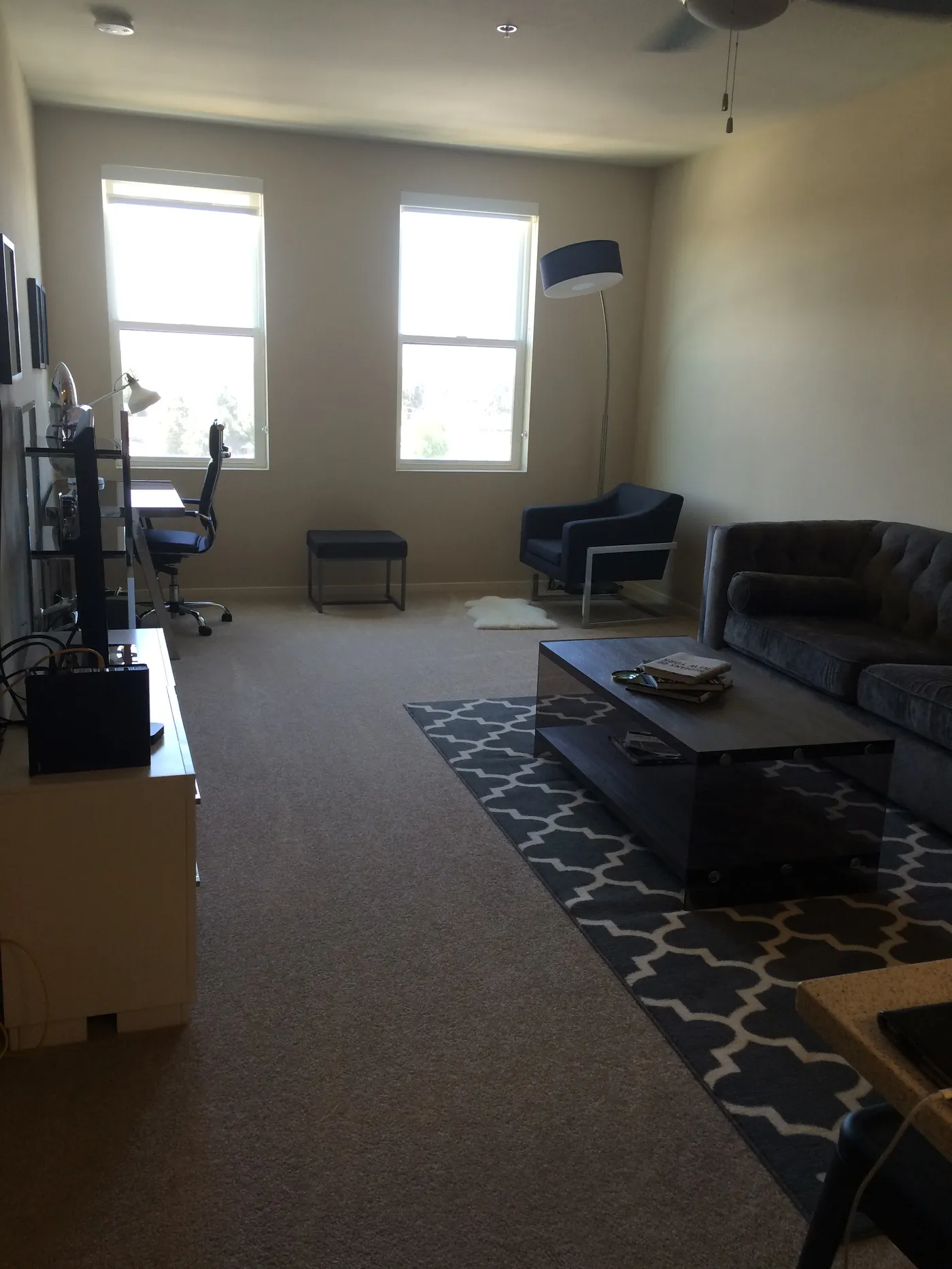 Empty Palo Alto apartment with spotless floors and kitchen after a move-out cleaning by White Flowers Cleaning Services