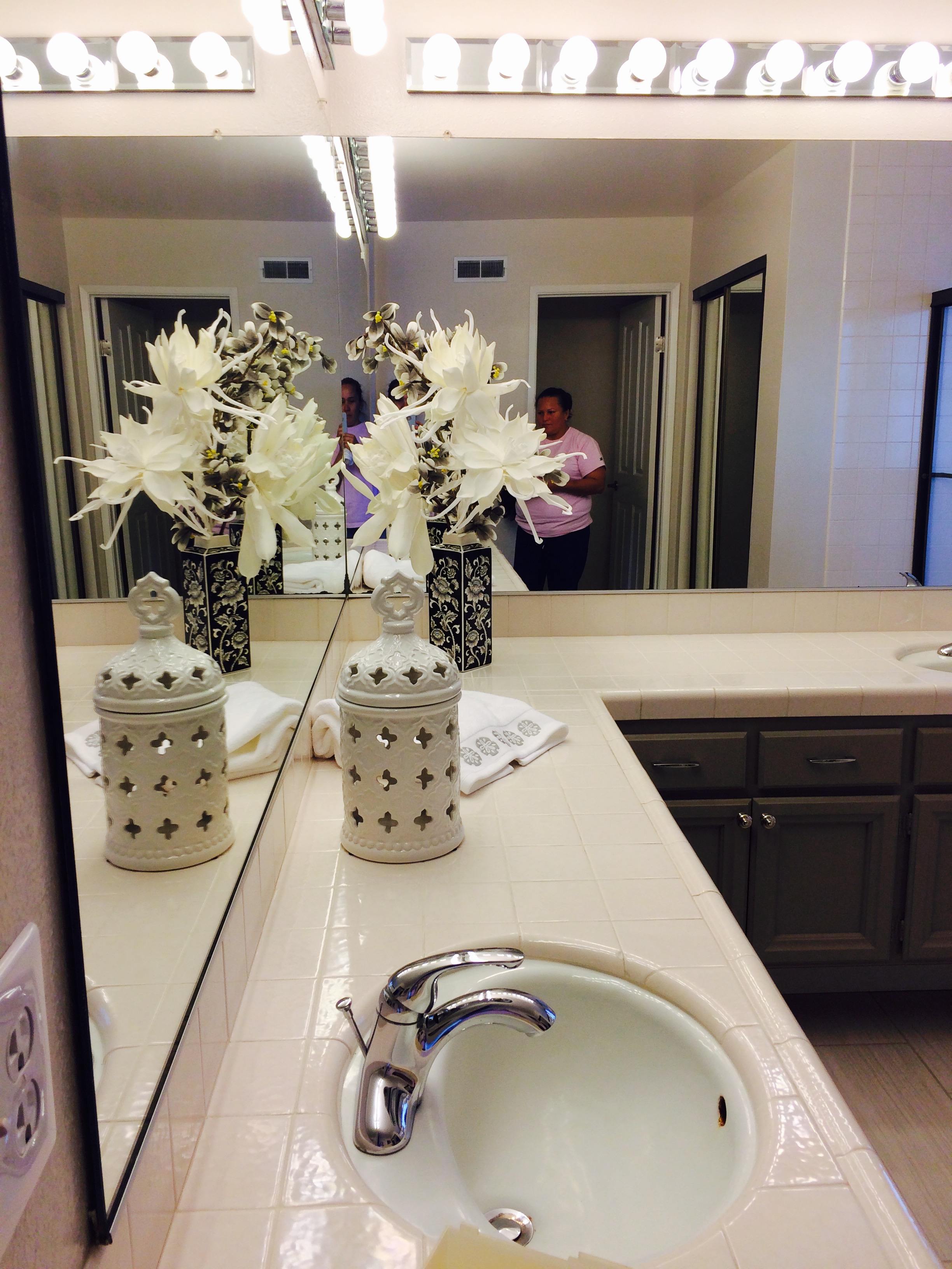 Guest bathroom deep cleaning results in Portola Valley home