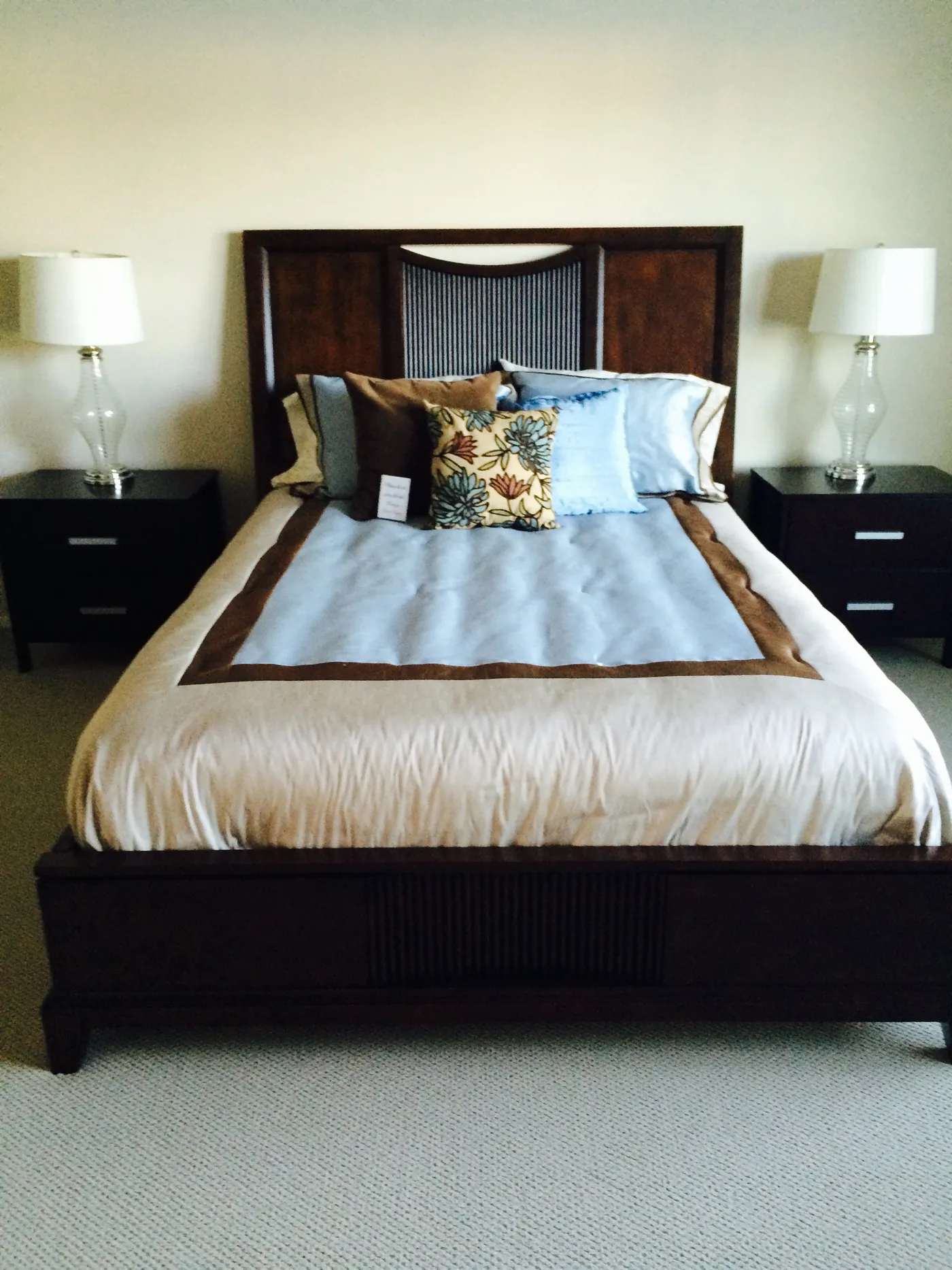 Freshly cleaned and made-up bedroom in a Menlo Park home cleaned by White Flowers Cleaning Services